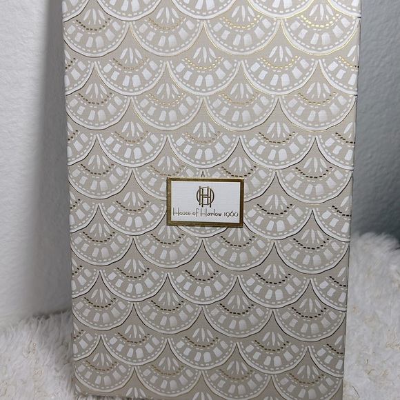 House of Harlow 1960 Gold and White Natural Shell Necklace - Picture 5 of 6